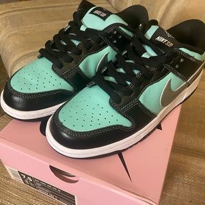 Nike SB Dunk Low “Tiffany/Diamond Supply Co.”